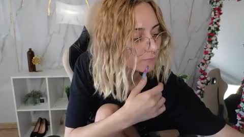 Snapshot of hollyy_pollyyyy chatting on June 28, 2:28 am Polly online show from June 28, 2:28 am