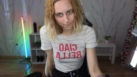 Snapshot of hollyy_pollyyyy chatting on July 19, 3:54 am Polly online show from July 19, 3:54 am