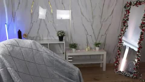 Snapshot of hollyy_pollyyyy chatting on August 7, 4:03 am Polly online show from August 7, 4:03 am