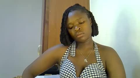 holy_ebony online show from April 28, 2:49 am