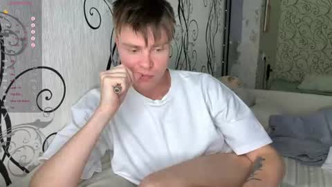 Snapshot of holy_eggs_00 chatting on June 24, 4:17 pm holy_eggs_00 online show from June 24, 4:17 pm