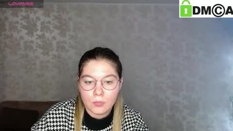 Welcome guys  Pleasure to see you all here  My name is MichaelaTip menu is active Private is open  online show from December 27, 6:24 am