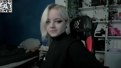 Snapshot of holy_mistresss chatting on November 30, 9:35 am holy_mistresss online show from November 30, 9:35 am