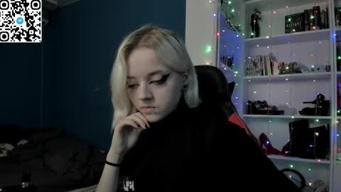 Snapshot of holy_mistresss chatting on December 14, 10:31 am holy_mistresss online show from December 14, 10:31 am