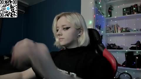 Snapshot of holy_mistresss chatting on December 16, 9:36 am holy_mistresss online show from December 16, 9:36 am