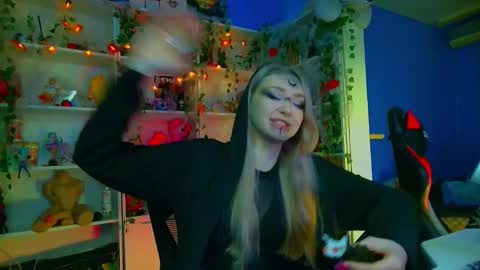 Snapshot of holy_rumi chatting on November 1, 11:34 am Rumi online show from November 1, 11:34 am