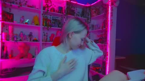 Snapshot of holy_rumi chatting on November 16, 11:16 am Rumi online show from November 16, 11:16 am