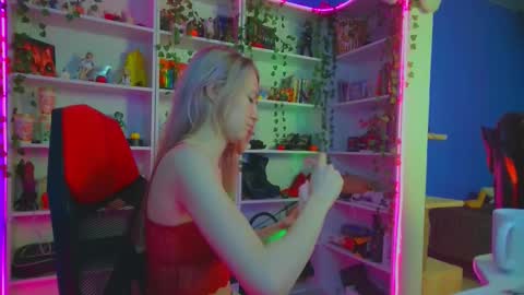 Snapshot of holy_rumi chatting on November 18, 9:36 am Rumi online show from November 18, 9:36 am