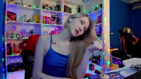 Snapshot of holy_rumi chatting on December 16, 9:25 am Rumi online show from December 16, 9:25 am