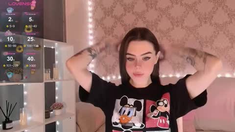 Snapshot of holymiax chatting on November 16, 3:34 am Mia online show from November 16, 3:34 am