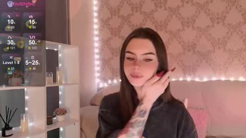 Snapshot of holymiax chatting on November 18, 3:23 am Mia online show from November 18, 3:23 am