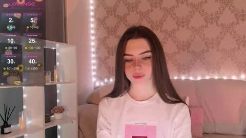 Snapshot of holymiax chatting on November 19, 3:17 am Mia online show from November 19, 3:17 am