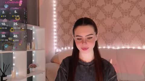 Snapshot of holymiax chatting on November 23, 3:28 am Mia online show from November 23, 3:28 am