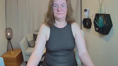 holymilfa online show from May 9, 6:51 am