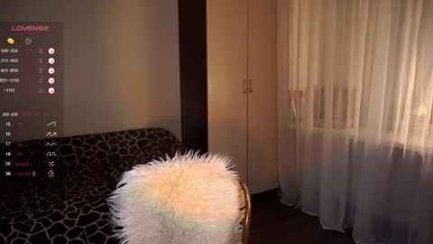 Snapshot of holyvivian chatting on September 21, 8:21 pm V online show from September 21, 8:21 pm