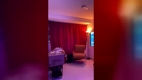 honeeeey_ online show from August 6, 12:01 am