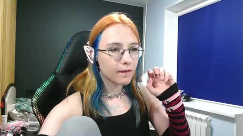 Honelints boyblonde hair AsterMIntfemboybrown hair online show from December 18, 3:11 pm