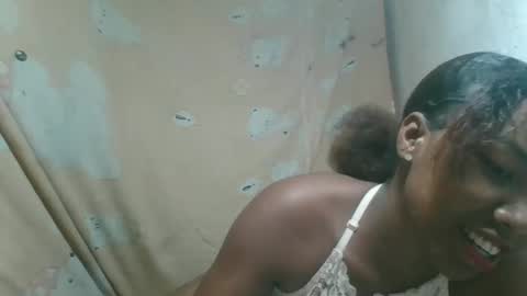 Snapshot of honeria98 chatting on May 22, 6:02 pm honeria98 online show from May 22, 6:02 pm