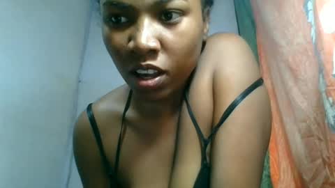 Snapshot of honeria98 chatting on June 17, 7:37 pm honeria98 online show from June 17, 7:37 pm