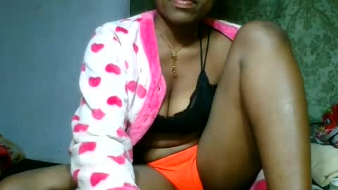 Snapshot of honeria98 chatting on June 27, 7:46 am honeria98 online show from June 27, 7:46 am