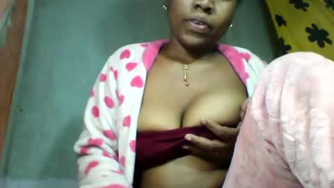 Snapshot of honeria98 chatting on July 2, 6:36 pm honeria98 online show from July 2, 6:36 pm