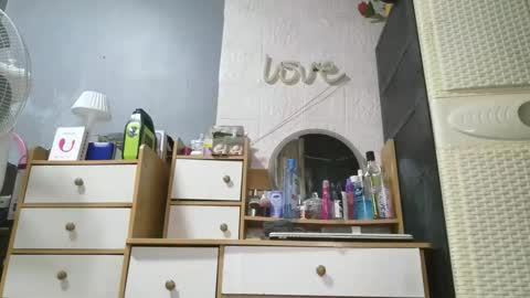 Snapshot of honestsexforyou chatting on December 23, 12:52 am happy birthday to me online show from December 23, 12:52 am