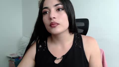 Snapshot of honey_aynur chatting on December 28, 8:25 pm Honey Aynu online show from December 28, 8:25 pm