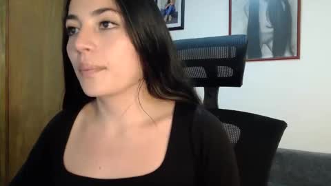 Snapshot of honey_aynur chatting on April 18, 7:58 pm Honey Aynu online show from April 18, 7:58 pm