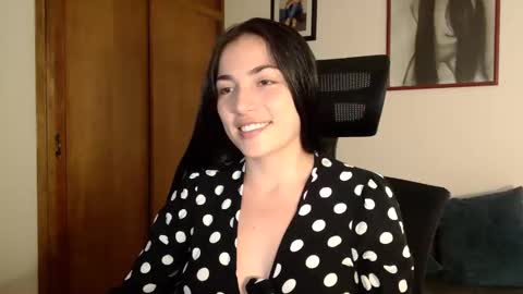 Snapshot of honey_aynur chatting on April 21, 8:23 pm Honey Aynu online show from April 21, 8:23 pm