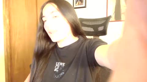 Snapshot of honey_aynur chatting on June 16, 12:24 am Honey Aynu online show from June 16, 12:24 am