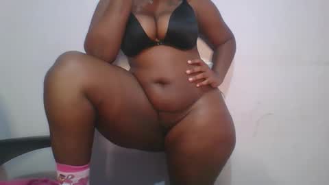 honey_beb online show from October 29, 7:10 am