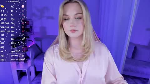 Snapshot of honey_blondee chatting on May 3, 7:31 pm Tammy online show from May 3, 7:31 pm