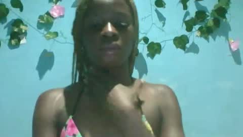 Snapshot of honey_bug2 chatting on September 8, 9:58 pm Queen online show from September 8, 9:58 pm
