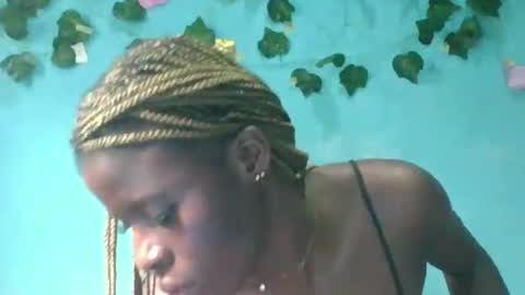 Snapshot of honey_bug2 chatting on September 17, 10:06 am Queen online show from September 17, 10:06 am