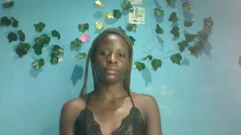 Snapshot of honey_bug2 chatting on October 1, 7:09 pm Queen online show from October 1, 7:09 pm