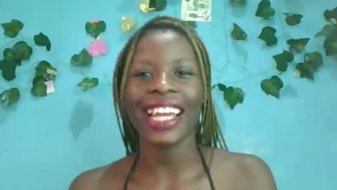 Snapshot of honey_bug2 chatting on October 8, 9:29 am Queen online show from October 8, 9:29 am