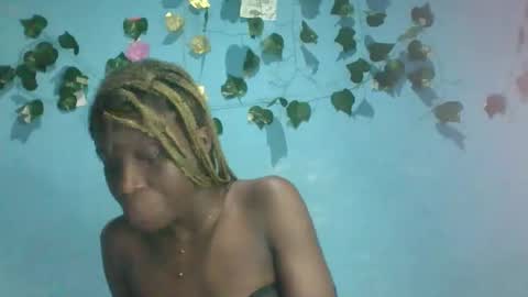 Queen online show from October 15, 9:04 pm