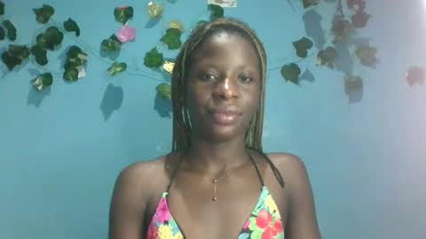 Snapshot of honey_bug2 chatting on October 19, 1:17 am Queen online show from October 19, 1:17 am