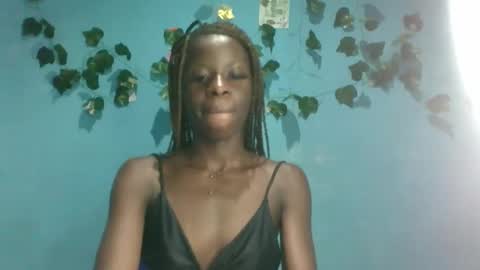 Snapshot of honey_bug2 chatting on October 24, 4:42 am Queen online show from October 24, 4:42 am