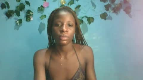 Snapshot of honey_bug2 chatting on November 1, 11:18 pm Queen online show from November 1, 11:18 pm