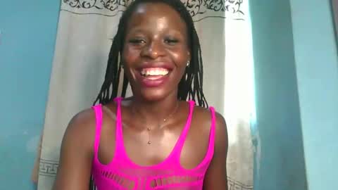 Snapshot of honey_bug2 chatting on February 3, 7:46 am Queen online show from February 3, 7:46 am