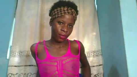 Snapshot of honey_bug2 chatting on February 8, 8:29 am Queen online show from February 8, 8:29 am