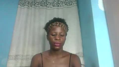 Snapshot of honey_bug2 chatting on February 9, 10:58 pm Queen online show from February 9, 10:58 pm