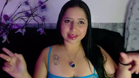 Snapshot of honey_buns_1 chatting on December 14, 9:25 am mimi online show from December 14, 9:25 am