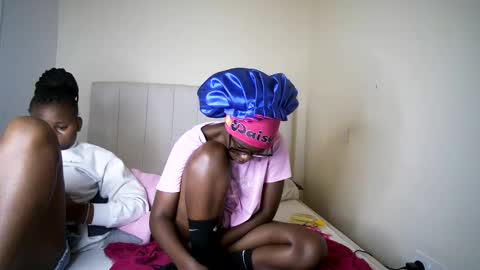 honey drop online show from February 7, 10:30 am