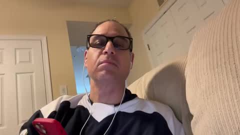 Snapshot of honey_man14 chatting on December 2, 1:24 pm honey_man14 online show from December 2, 1:24 pm