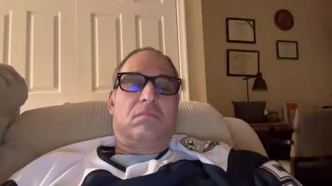 Snapshot of honey_man14 chatting on December 10, 4:24 am honey_man14 online show from December 10, 4:24 am