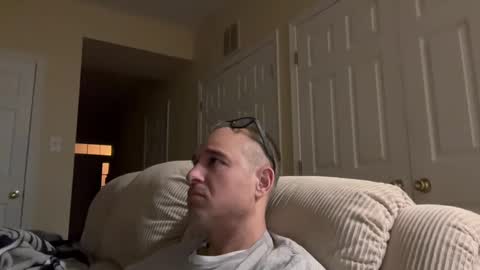 Snapshot of honey_man14 chatting on January 6, 1:20 am honey_man14 online show from January 6, 1:20 am