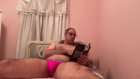 Snapshot of honey_man14 chatting on November 6, 6:31 pm honey_man14 online show from November 6, 6:31 pm