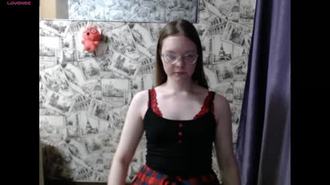 Snapshot of honey_mood chatting on December 11, 3:15 pm Lina online show from December 11, 3:15 pm